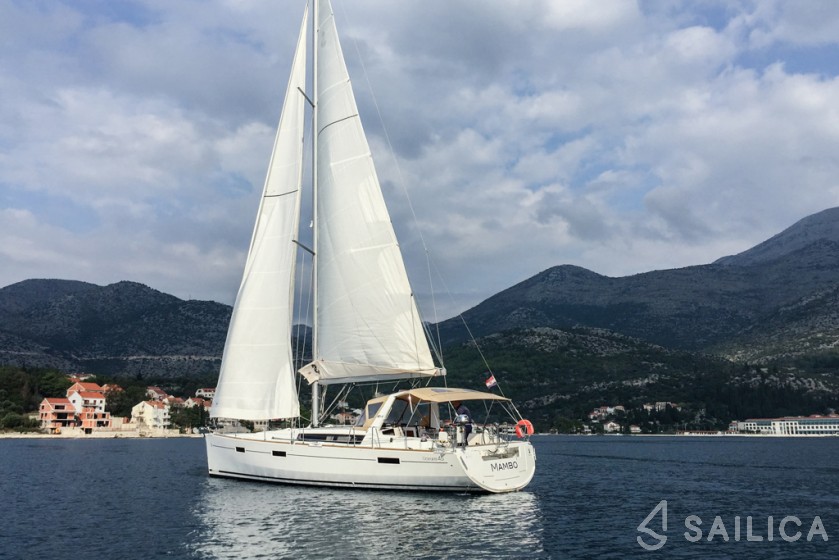 Oceanis 45 - Yacht Charter Sailica