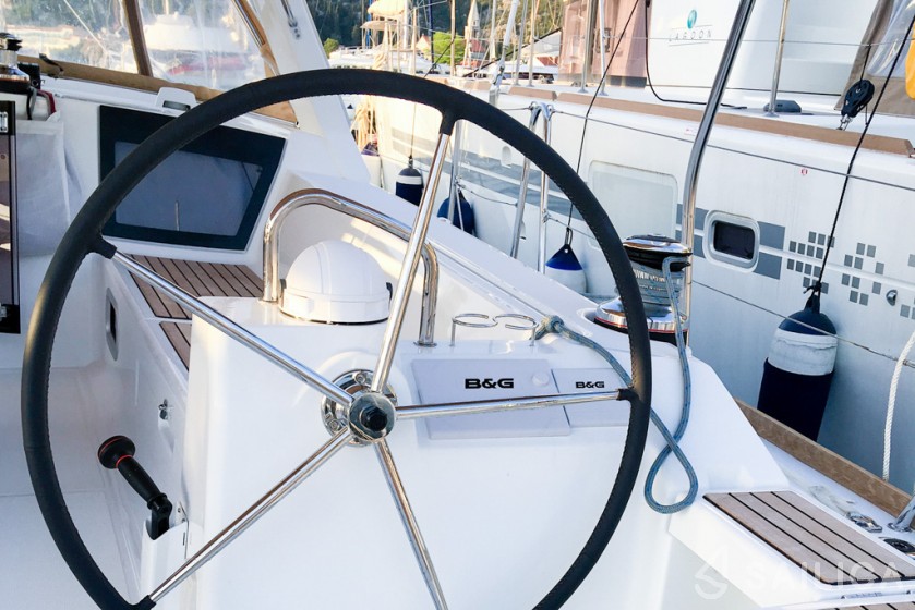 Oceanis 45 - Yacht Charter Sailica