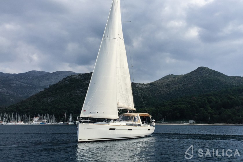 Oceanis 45 - Yacht Charter Sailica