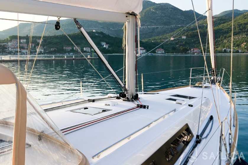 Oceanis 45 - Yacht Charter Sailica