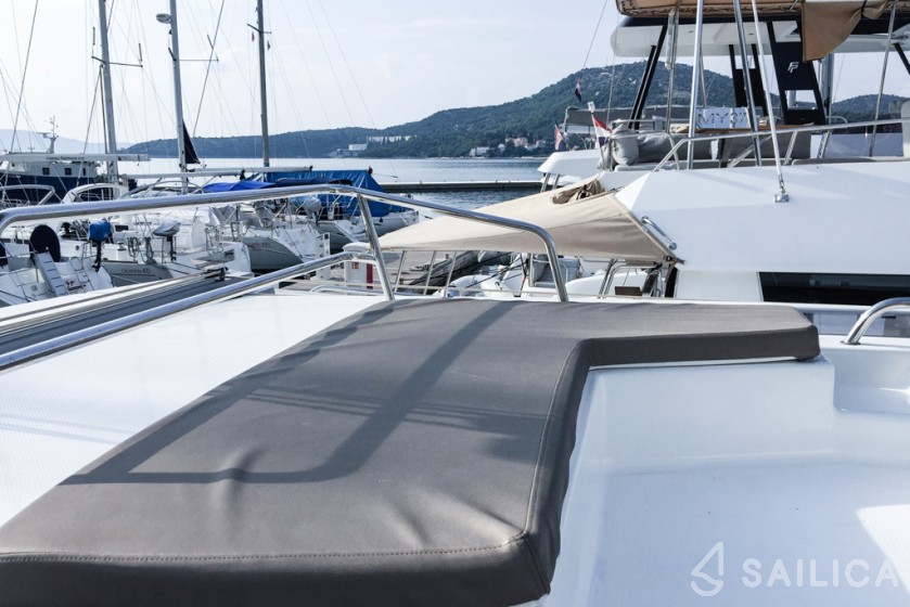 Helia 44 - Yacht Charter Sailica