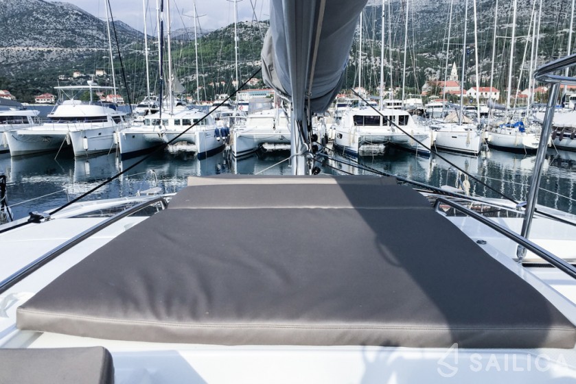 Helia 44 - Yacht Charter Sailica