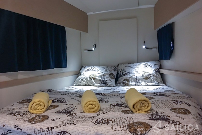 Helia 44 - Yacht Charter Sailica