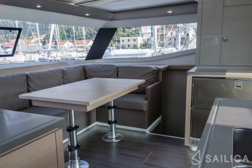 Helia 44 - Yacht Charter Sailica