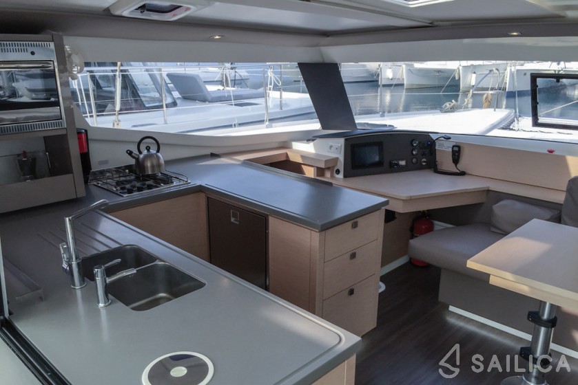 Helia 44 - Yacht Charter Sailica