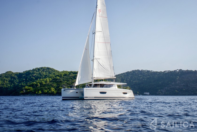 Helia 44 - Yacht Charter Sailica
