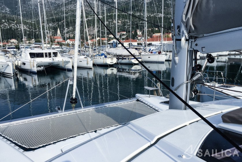 Helia 44 - Yacht Charter Sailica