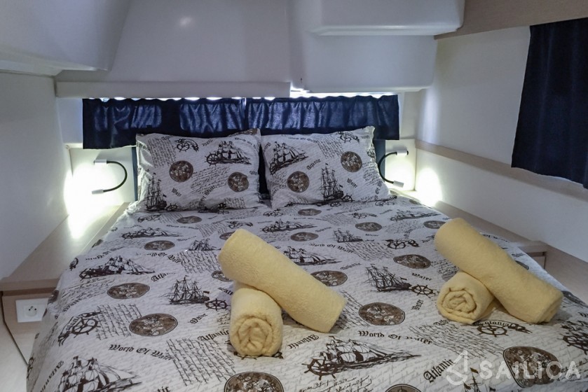 Helia 44 - Yacht Charter Sailica