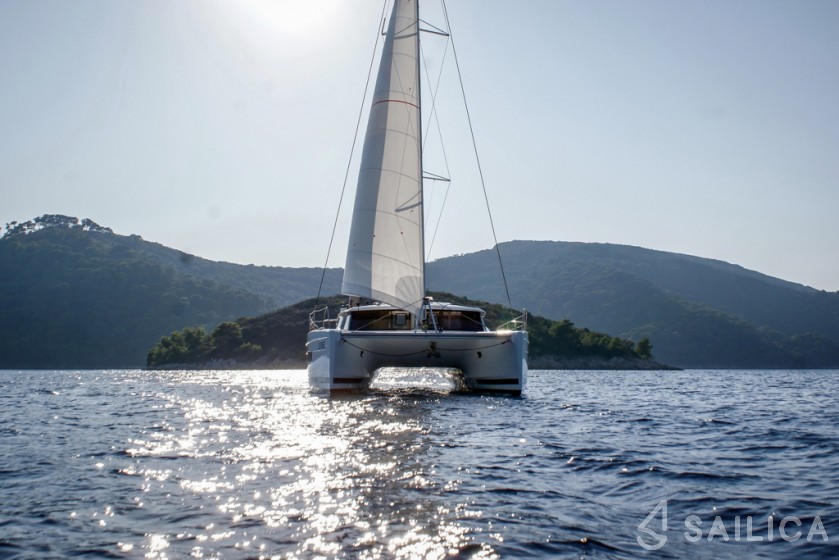 Helia 44 - Yacht Charter Sailica