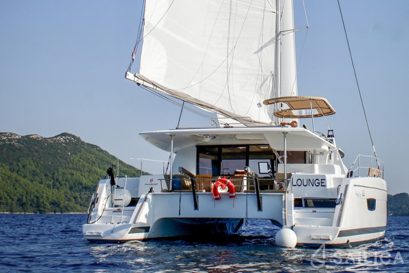Helia 44 - Yacht Charter Sailica