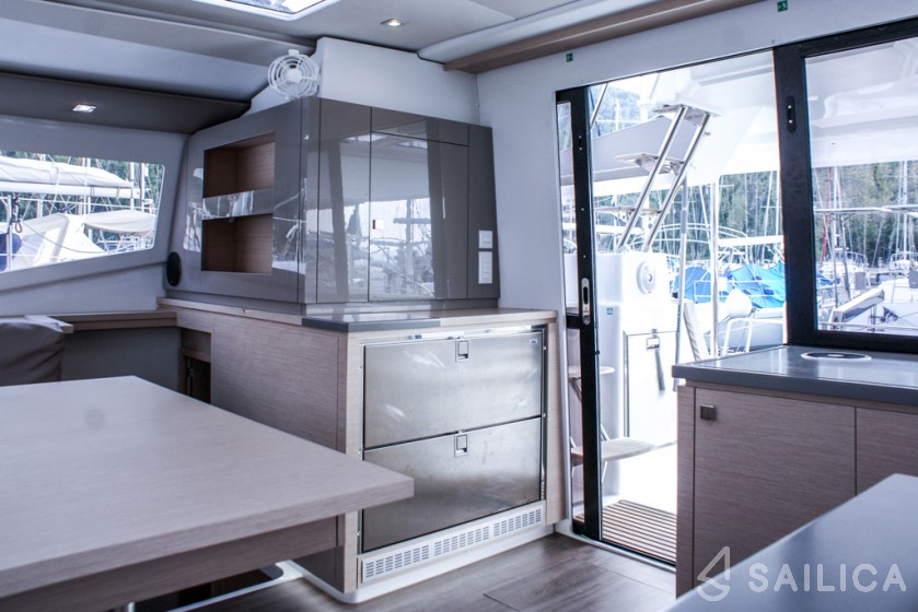 Helia 44 - Yacht Charter Sailica