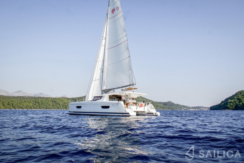 Helia 44 - Yacht Charter Sailica