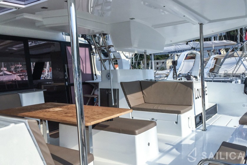Helia 44 - Yacht Charter Sailica
