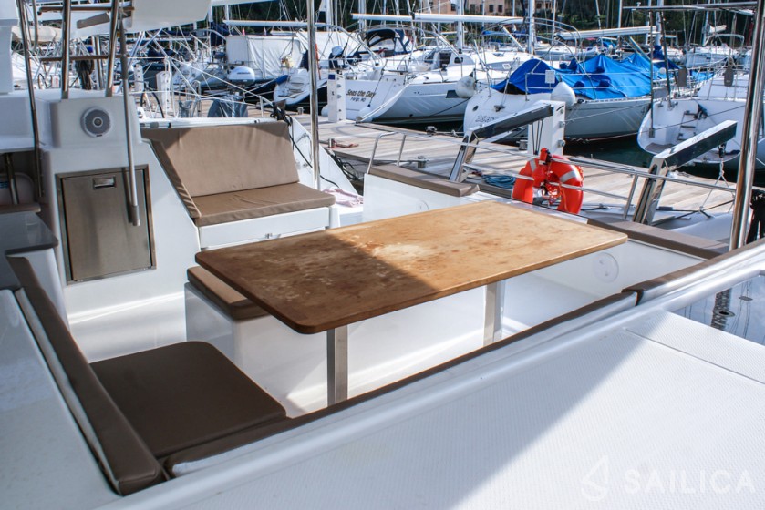 Helia 44 - Yacht Charter Sailica