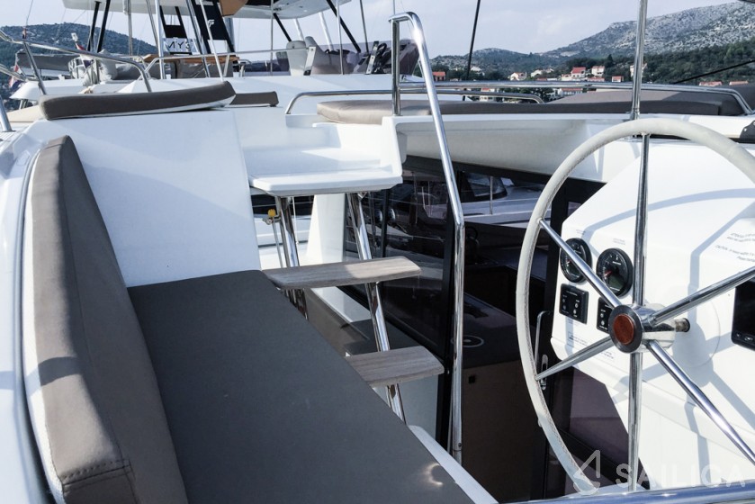 Helia 44 - Yacht Charter Sailica
