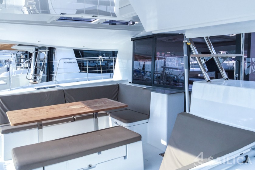 Helia 44 - Yacht Charter Sailica