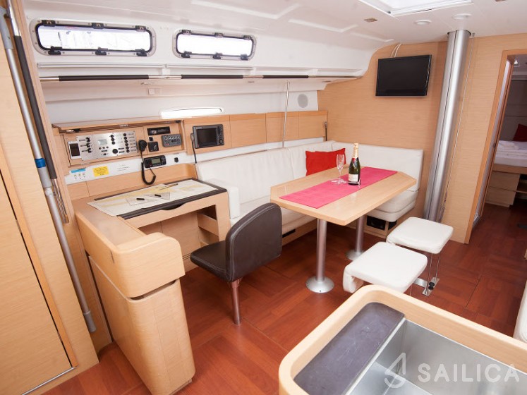First 45 - Yacht Charter Sailica