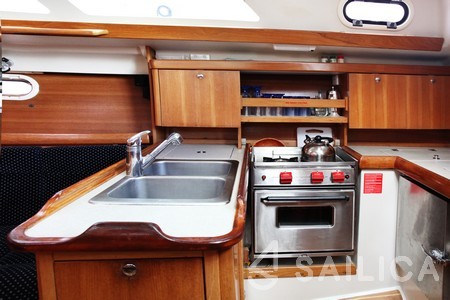Catalina 350 - Yacht Charter Sailica