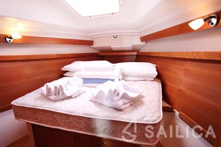 Catalina 350 - Yacht Charter Sailica