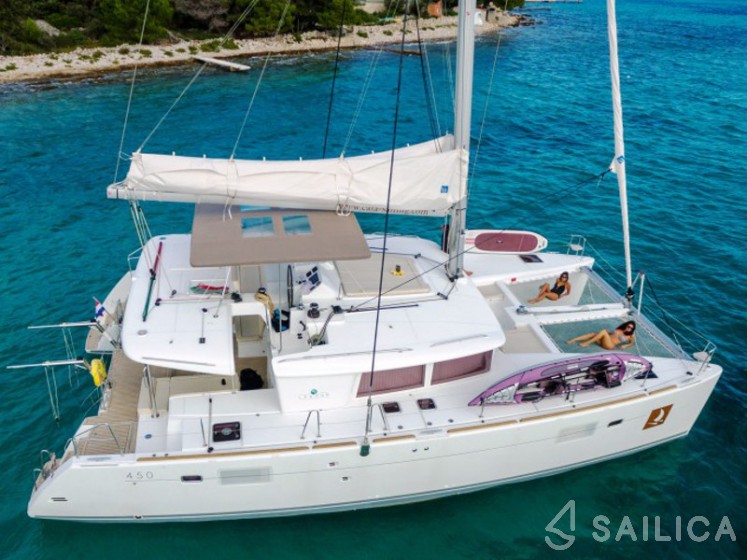 Lagoon 450  Flybridge - Yacht Charter Sailica