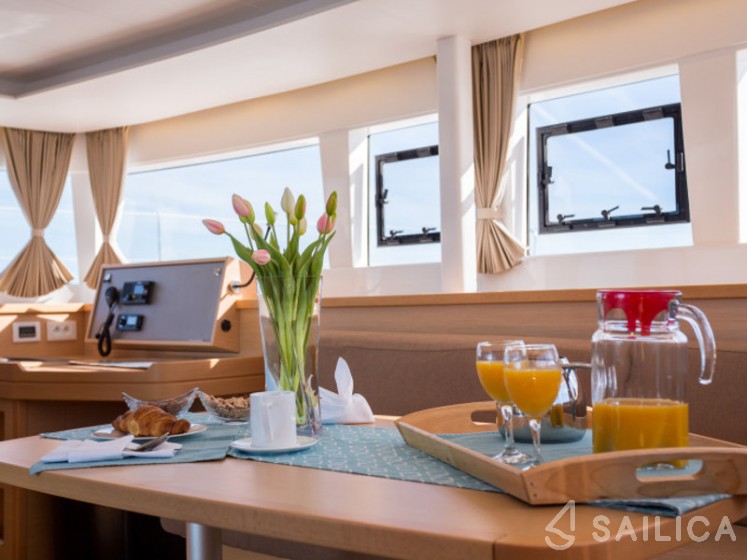 Lagoon 450  Flybridge - Yacht Charter Sailica