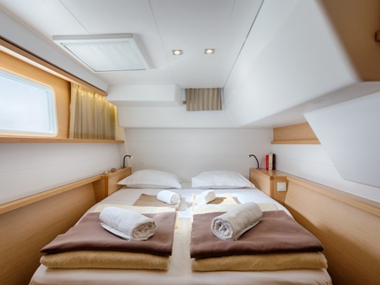 Lagoon 450  Flybridge - Yacht Charter Sailica