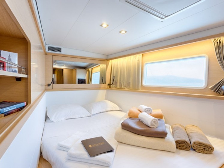 Lagoon 450  Flybridge - Yacht Charter Sailica