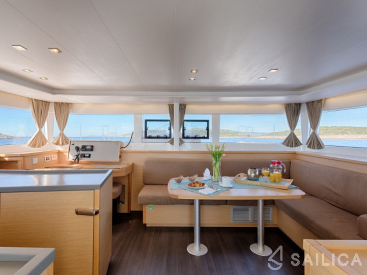 Lagoon 450  Flybridge - Yacht Charter Sailica