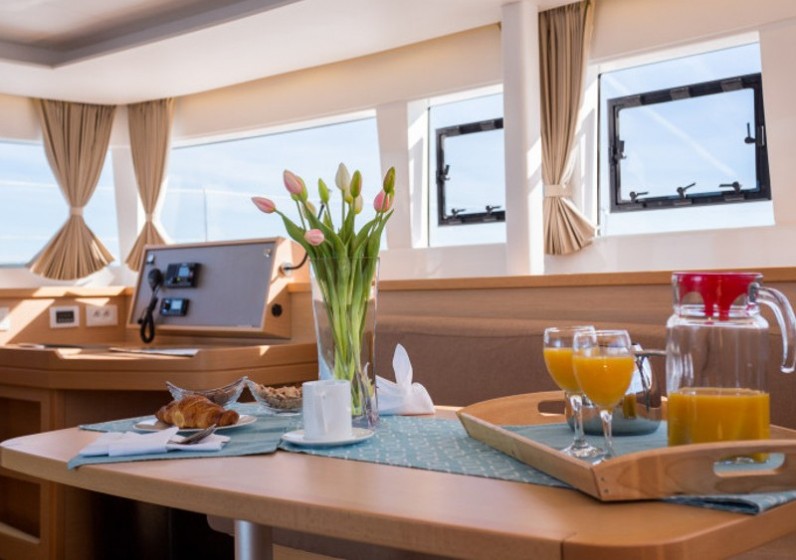 Lagoon 450  Flybridge - Yacht Charter Sailica