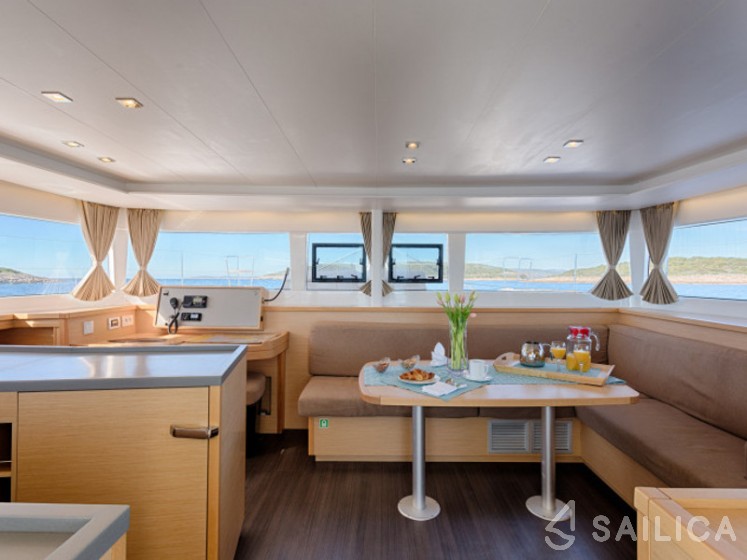 Lagoon 450  Flybridge - Yacht Charter Sailica