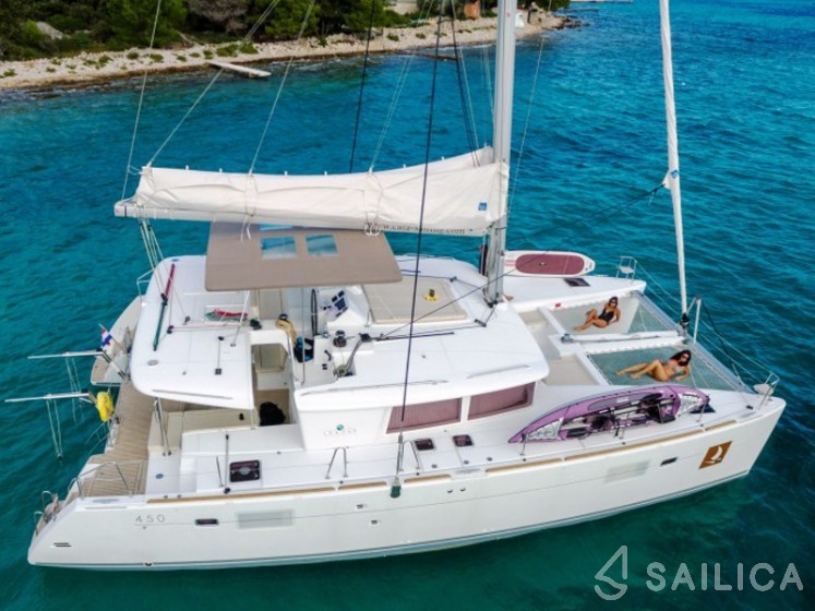Lagoon 450  Flybridge - Yacht Charter Sailica
