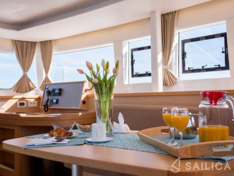 Lagoon 450  Flybridge - Yacht Charter Sailica