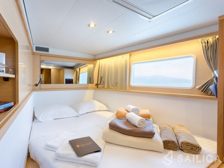 Lagoon 450  Flybridge - Yacht Charter Sailica