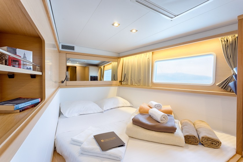 Lagoon 450  Flybridge - Yacht Charter Sailica