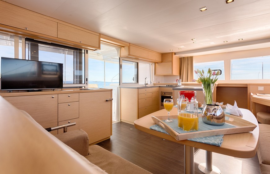 Lagoon 450  Flybridge - Yacht Charter Sailica