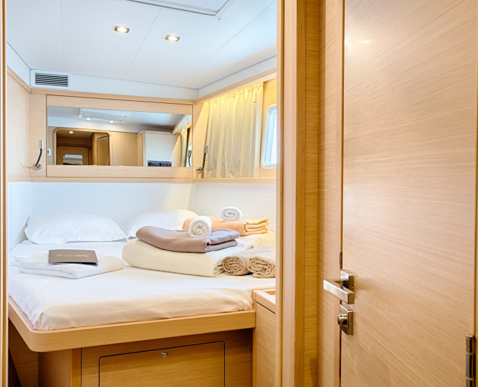 Lagoon 450  Flybridge - Yacht Charter Sailica