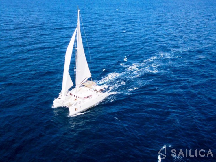 Lagoon 450  Flybridge - Yacht Charter Sailica
