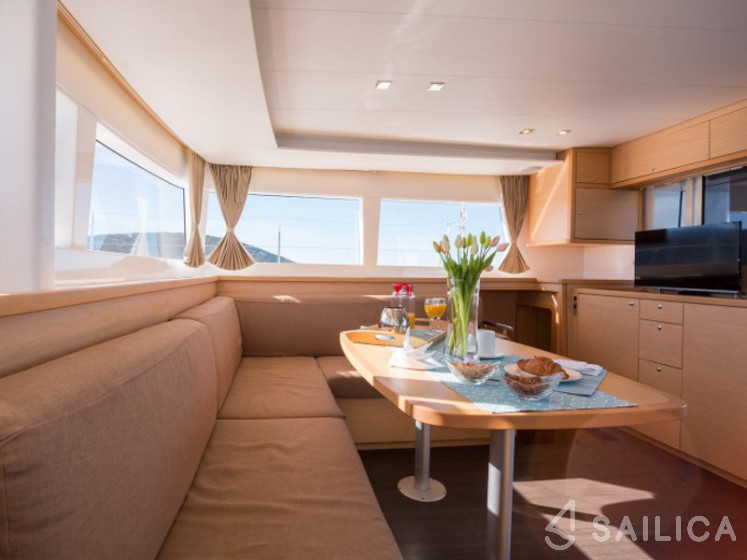 Lagoon 450  Flybridge - Yacht Charter Sailica