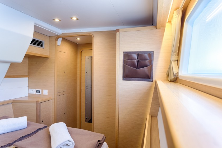 Lagoon 450  Flybridge - Yacht Charter Sailica