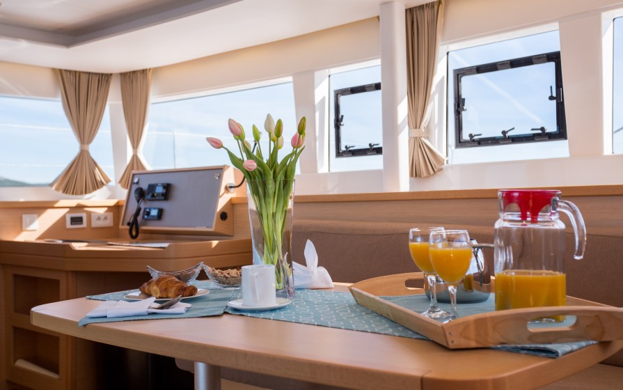 Lagoon 450  Flybridge - Yacht Charter Sailica
