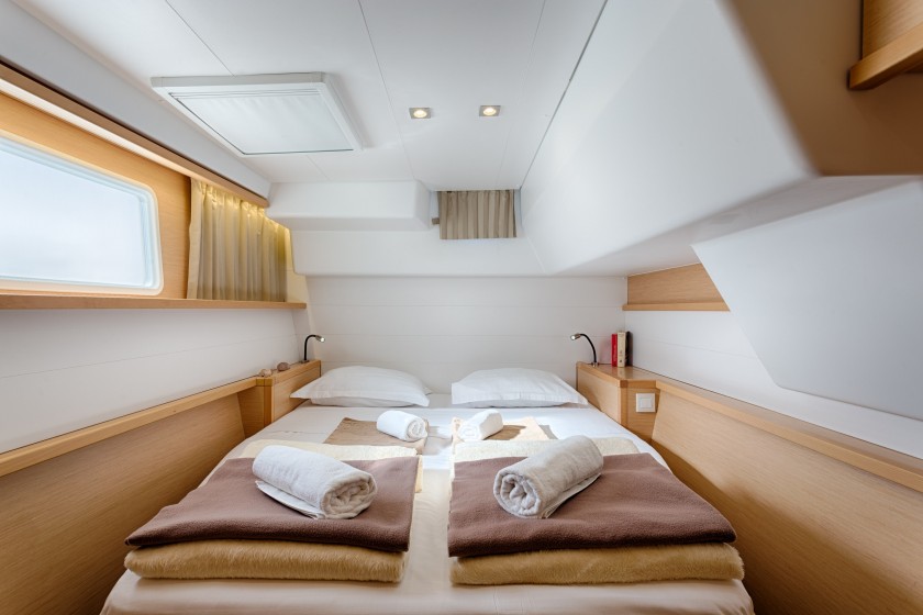 Lagoon 450  Flybridge - Yacht Charter Sailica