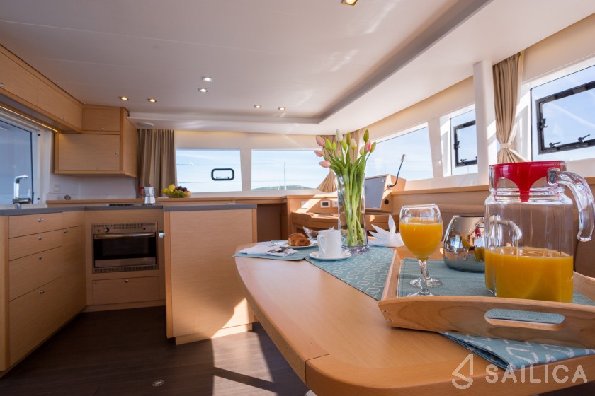 Lagoon 450  Flybridge - Yacht Charter Sailica