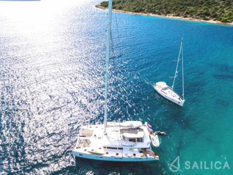 Lagoon 450  Flybridge - Yacht Charter Sailica
