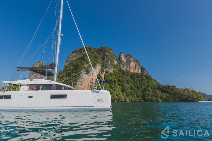 Lagoon 52F - Yacht Charter Sailica