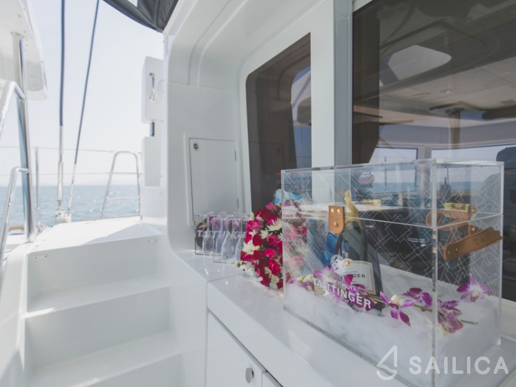 Lagoon 52F - Yacht Charter Sailica