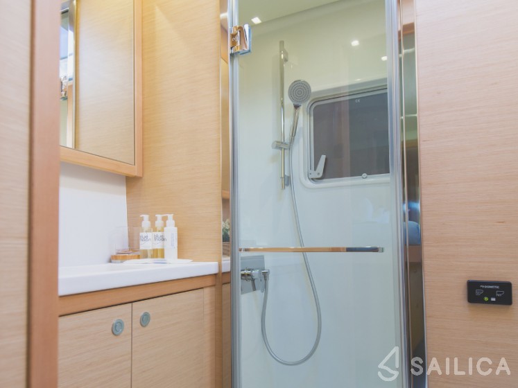 Lagoon 52F - Yacht Charter Sailica