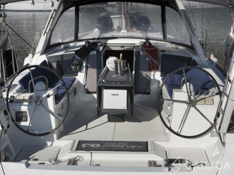 Oceanis 45 - Yacht Charter Sailica