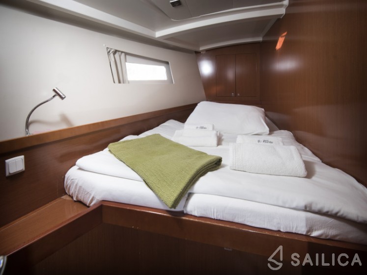 Oceanis 45 - Yacht Charter Sailica