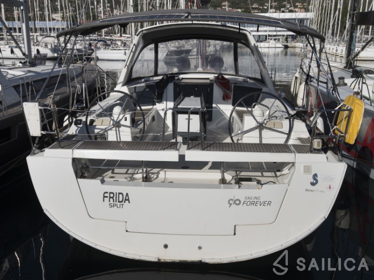 Oceanis 45 - Yacht Charter Sailica
