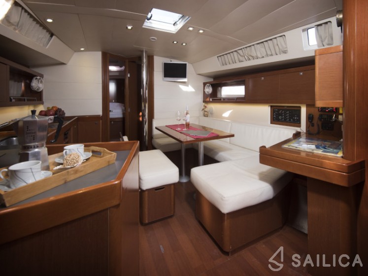 Oceanis 45 - Yacht Charter Sailica